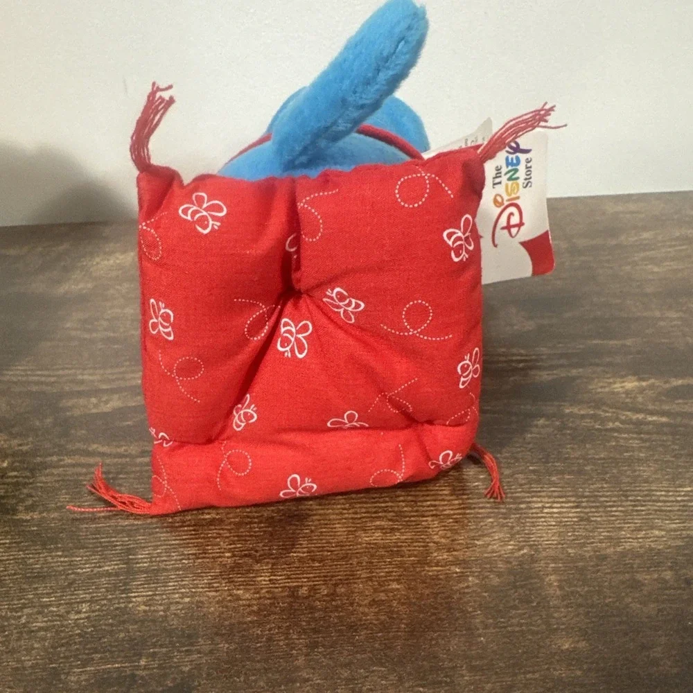 Maneki-Neko Disney Store‎ Japan Exclusive Winnie the Pooh Lucky Cat Plushie Blue